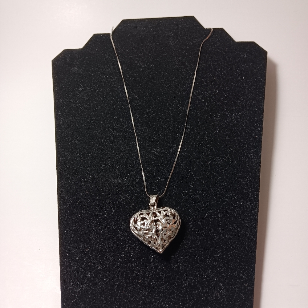 vintage  sterling  silver  filigree  puffy heart  pendant on a chain necklace